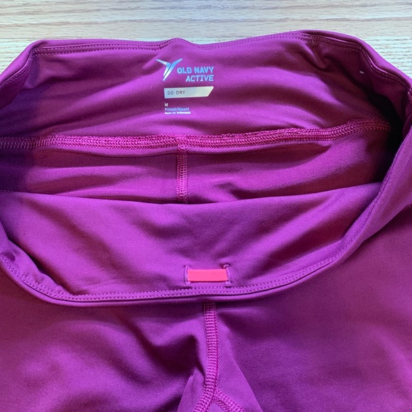 Old Navy Go Dry Workout Leggings - Picture 2 of 4